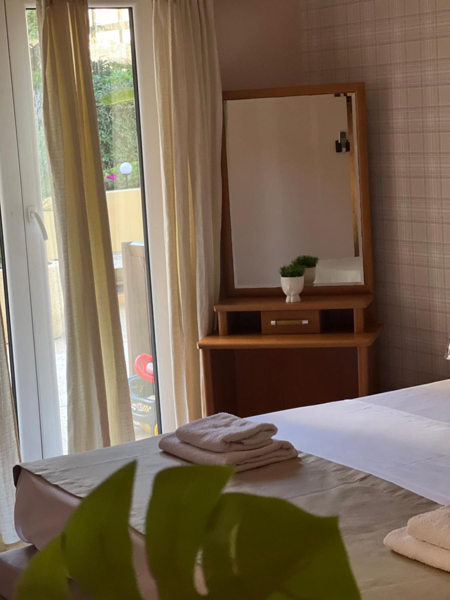 Sirena Marta Hotel Sutomore Exterior photo